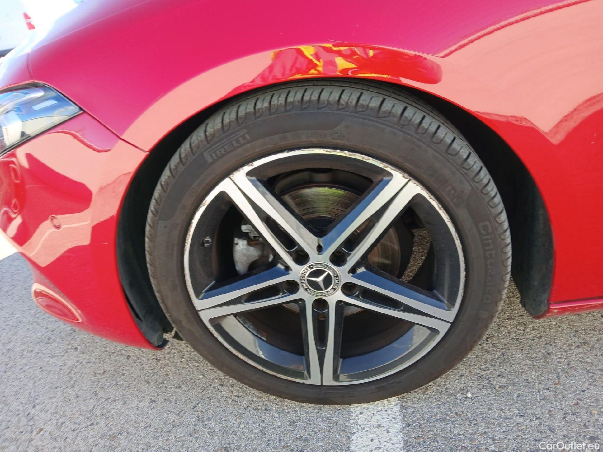  Mercedes  A-Klasse MERCEDES-BENZ Clase A / 2018 / 5P / berlina con portón A 180 d #8