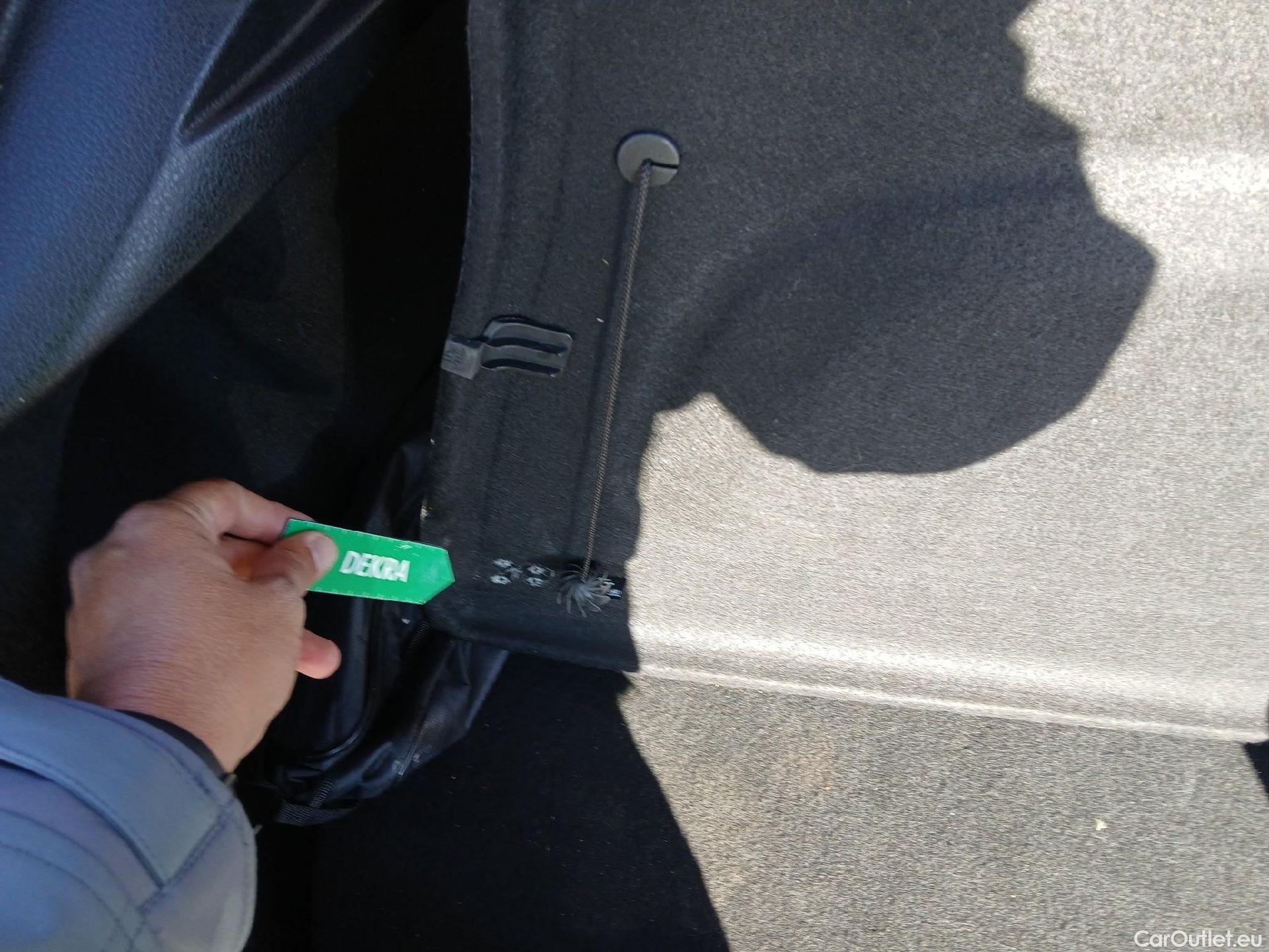  Mercedes  A-Klasse MERCEDES-BENZ Clase A / 2018 / 5P / berlina con portón A 180 d #3