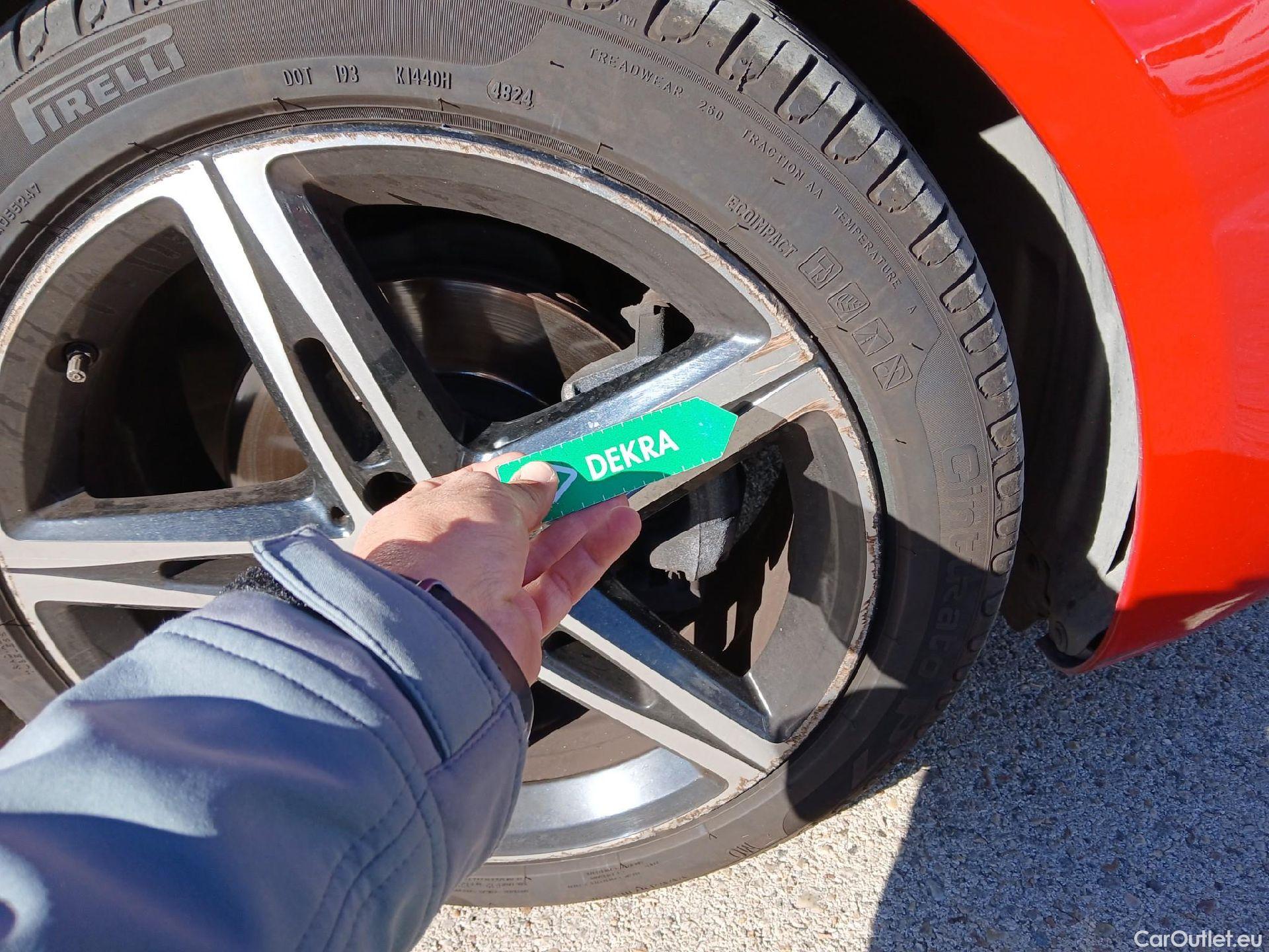  Mercedes  A-Klasse MERCEDES-BENZ Clase A / 2018 / 5P / berlina con portón A 180 d #17