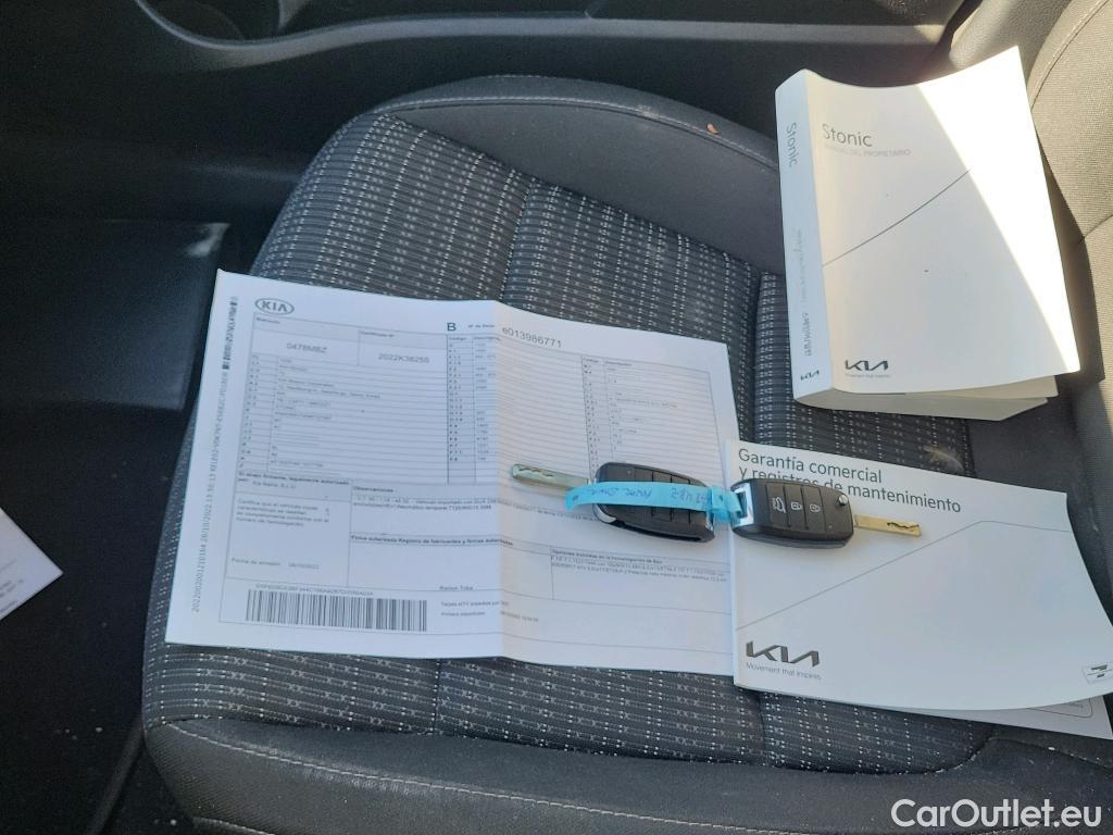  KIA  STONIC KIA  / 2017 / 5P / todoterreno 1.0 T-GDi 88kW (120CV) MHEV iMT Drive #22
