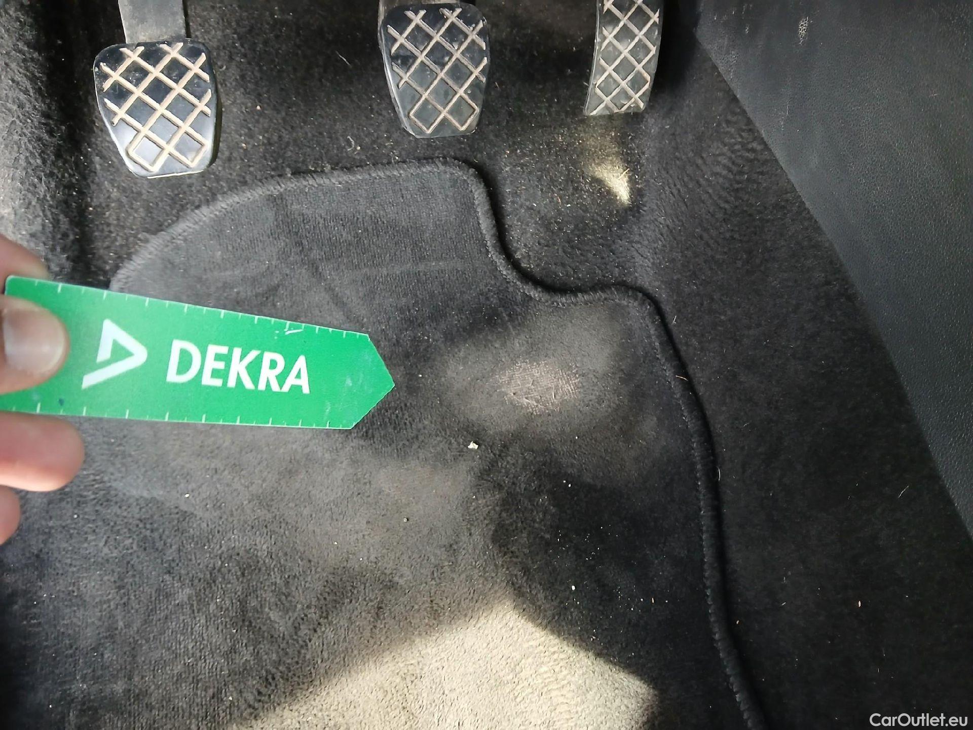  Skoda  Fabia SKODA  / 2021 / 5P / berlina con portón 1.0 MPI 59KW (80CV) Active #2