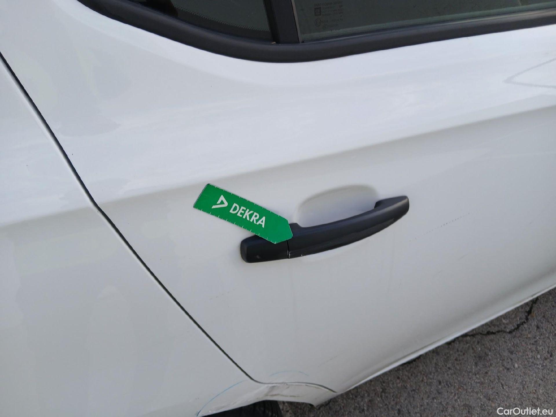  Opel  Corsa OPEL  / 2014 / 5P / berlina con portón 1.4 Expression 55kW (75CV) #32