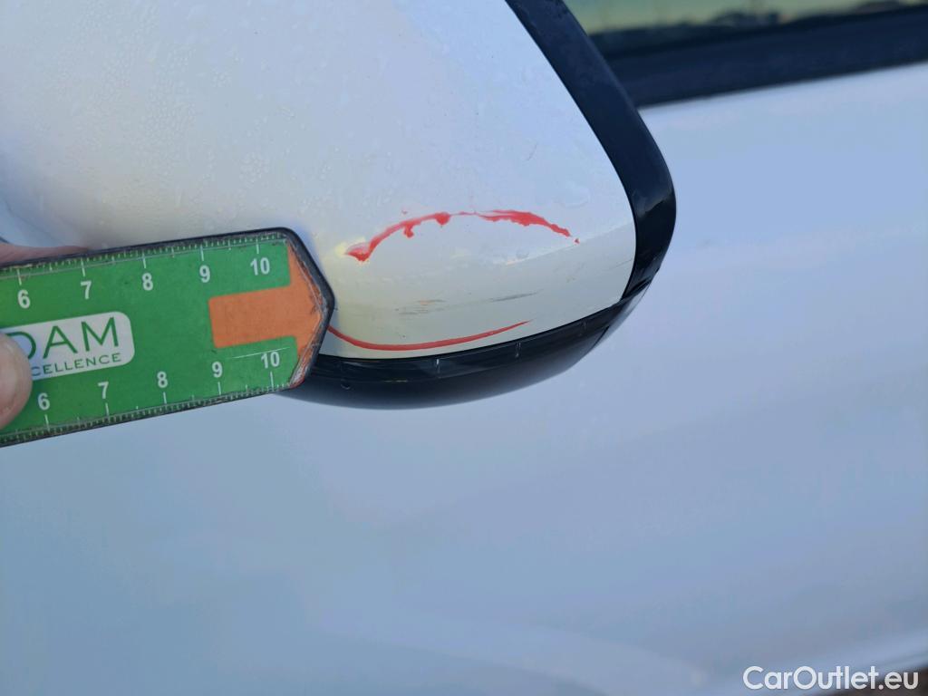  Peugeot  308 PEUGEOT  / 2017 / 5P / berlina con portón 5p Active Pack BlueHDi 130 S&S #16