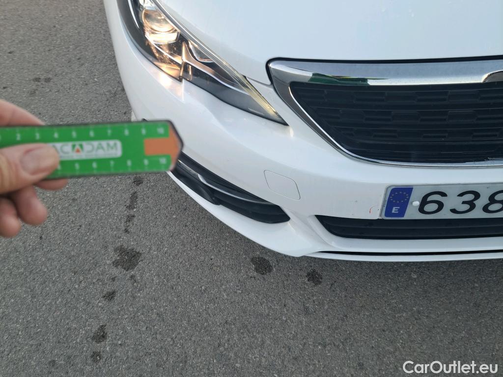  Peugeot  308 PEUGEOT  / 2017 / 5P / berlina con portón 5p Active Pack BlueHDi 130 S&S #17