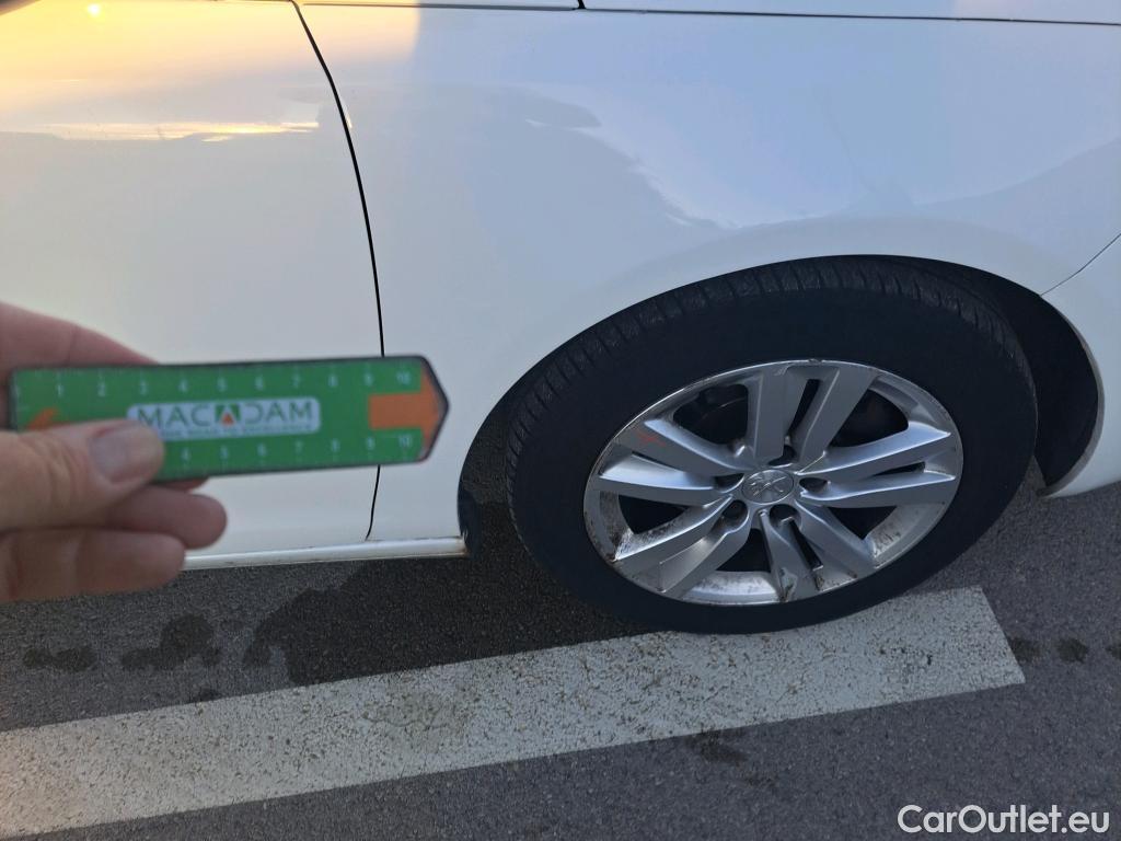  Peugeot  308 PEUGEOT  / 2017 / 5P / berlina con portón 5p Active Pack BlueHDi 130 S&S #5