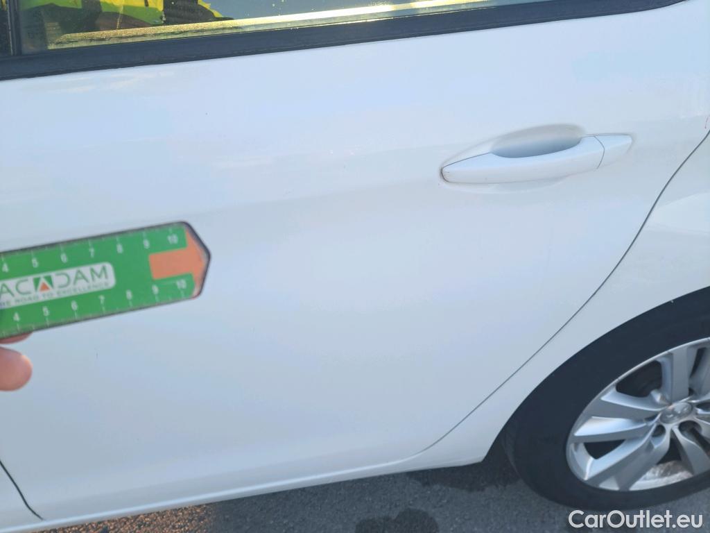  Peugeot  308 PEUGEOT  / 2017 / 5P / berlina con portón 5p Active Pack BlueHDi 130 S&S #13