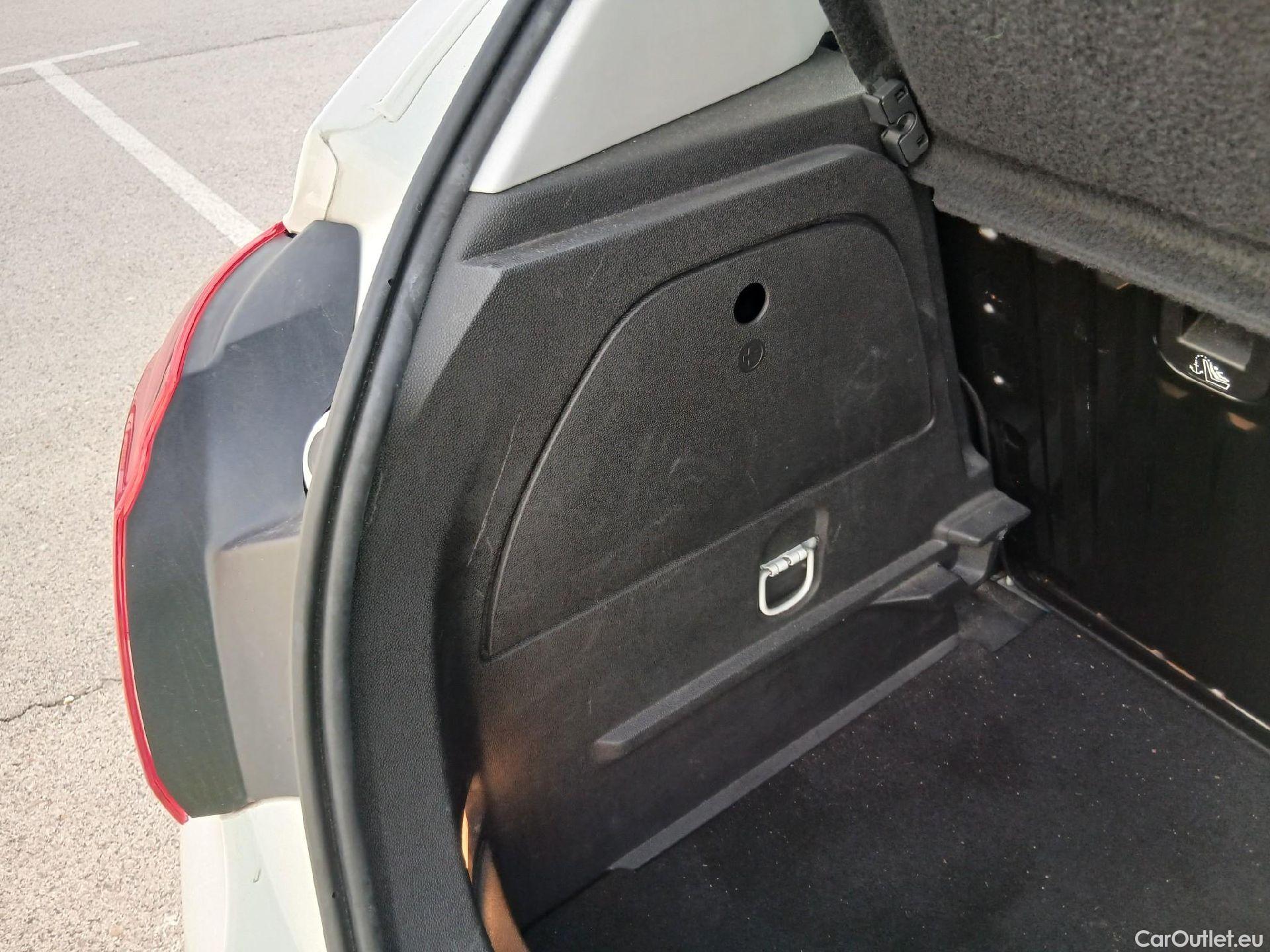  Opel  Corsa OPEL  / 2014 / 5P / berlina con portón 1.4 Expression 55kW (75CV) #23