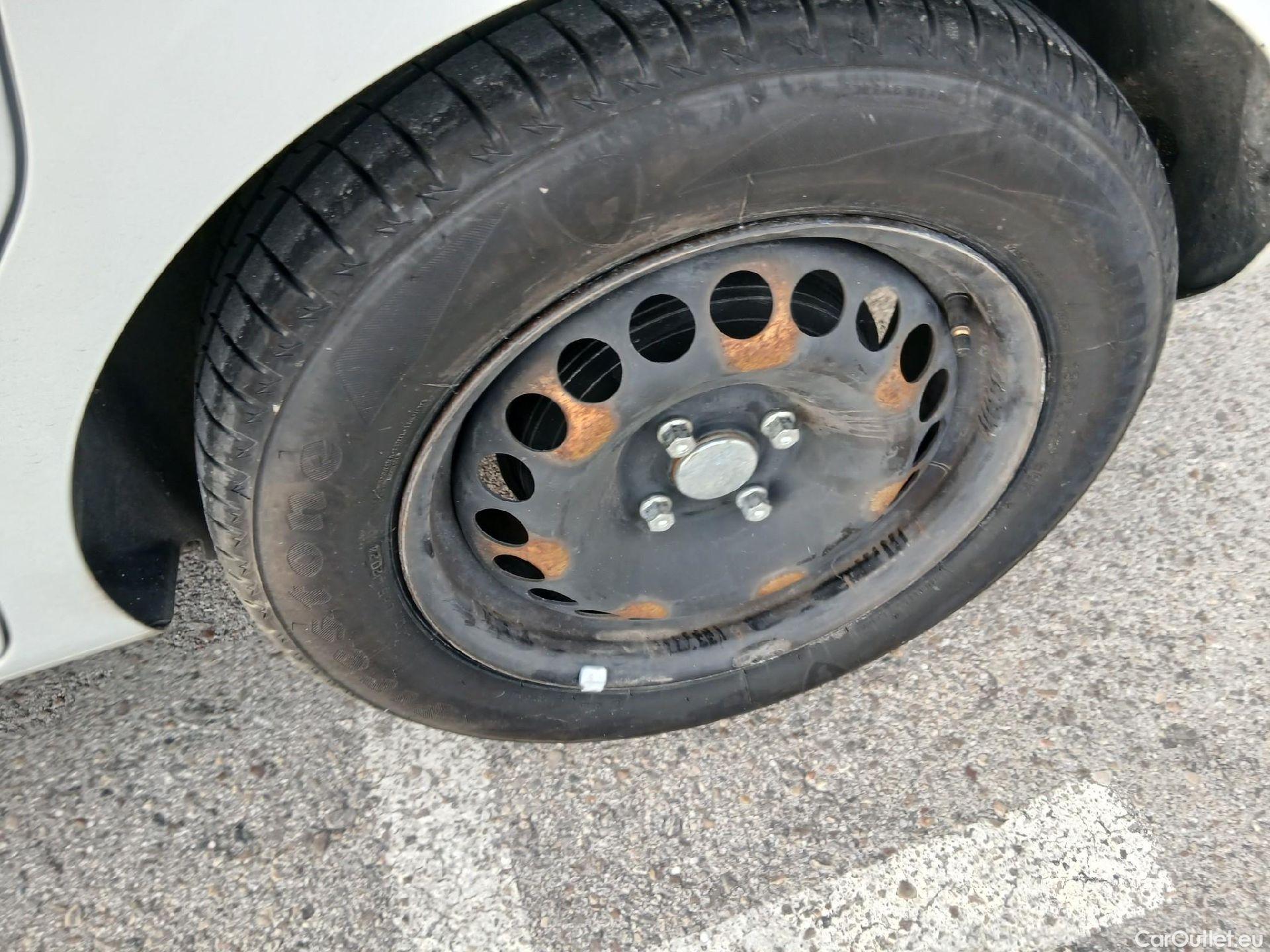  Opel  Corsa OPEL  / 2014 / 5P / berlina con portón 1.4 Expression 55kW (75CV) #16