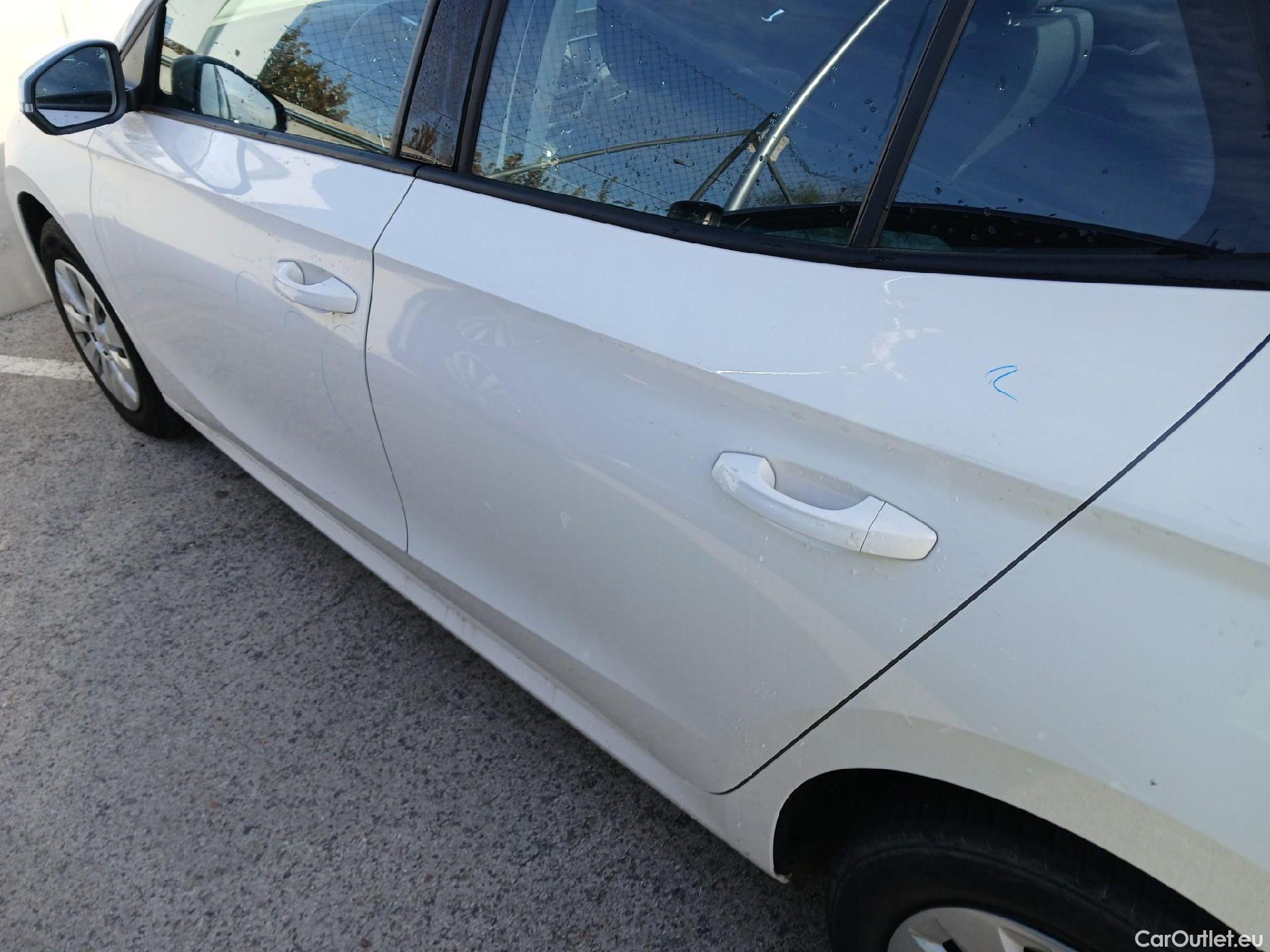  Skoda  Fabia SKODA  / 2021 / 5P / berlina con portón 1.0 MPI 59KW (80CV) Active #12