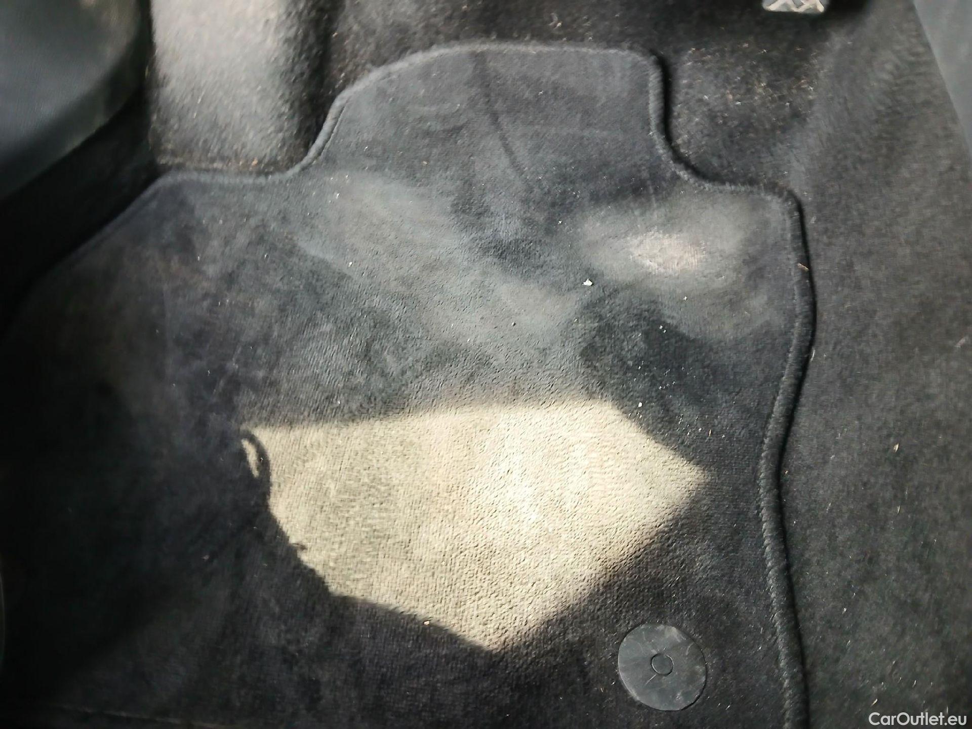  Skoda  Fabia SKODA  / 2021 / 5P / berlina con portón 1.0 MPI 59KW (80CV) Active #1