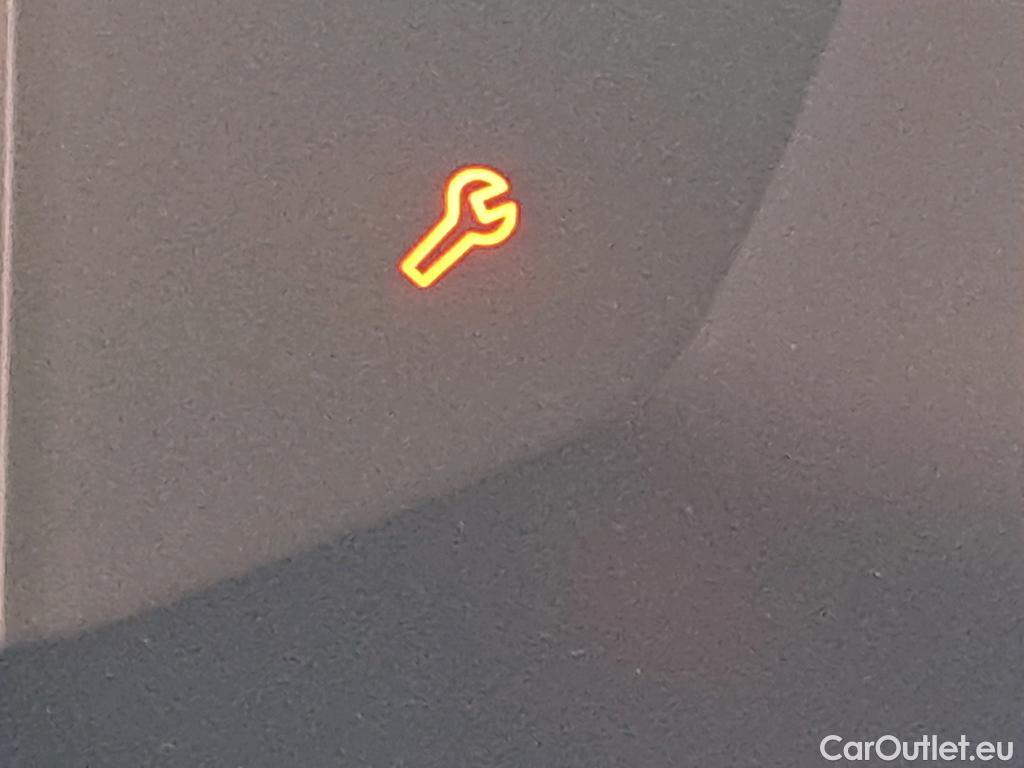  Peugeot  308 PEUGEOT  / 2017 / 5P / berlina con portón 5p Active Pack BlueHDi 130 S&S #10