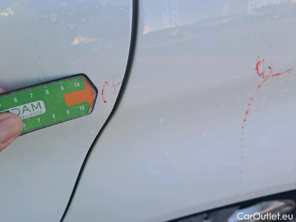  Peugeot  308 PEUGEOT  / 2017 / 5P / berlina con portón 5p Active Pack BlueHDi 130 S&S #14