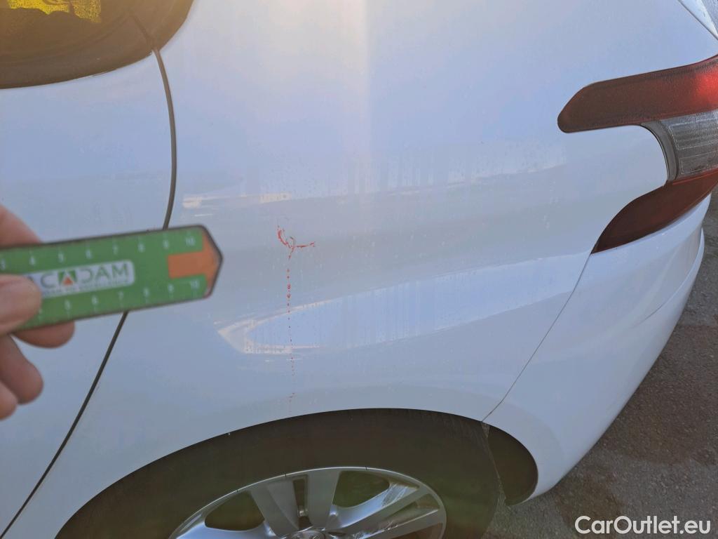  Peugeot  308 PEUGEOT  / 2017 / 5P / berlina con portón 5p Active Pack BlueHDi 130 S&S #11