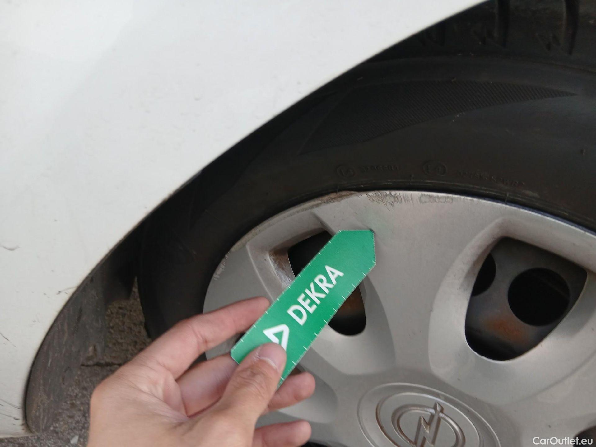  Opel  Corsa OPEL  / 2014 / 5P / berlina con portón 1.4 Expression 55kW (75CV) #40