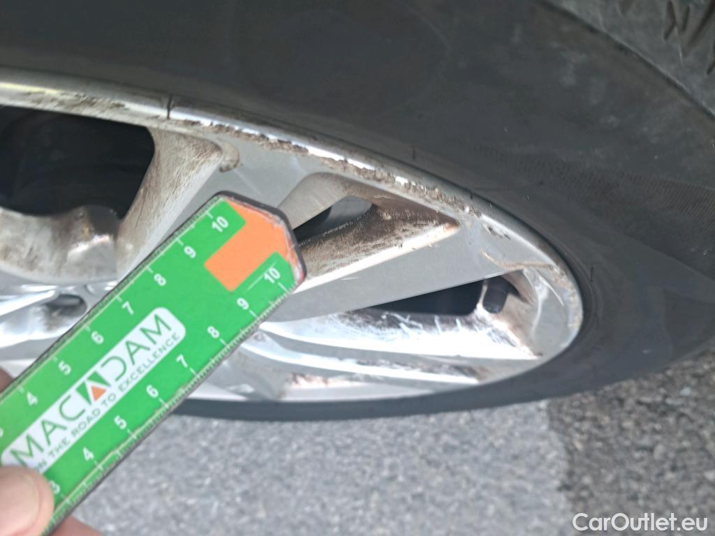  Peugeot  308 PEUGEOT  / 2017 / 5P / berlina con portón 5p Active Pack BlueHDi 130 S&S #4