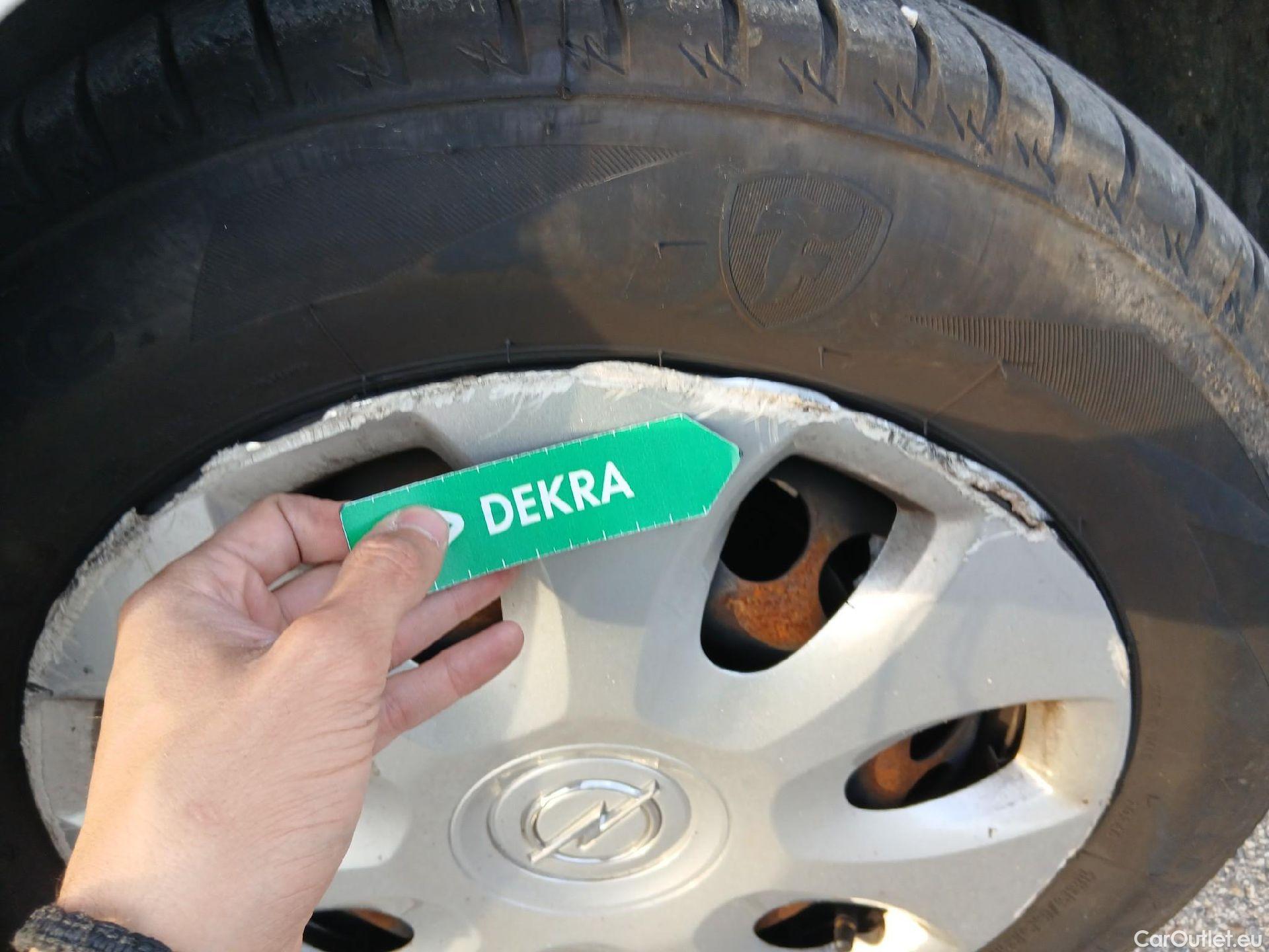  Opel  Corsa OPEL  / 2014 / 5P / berlina con portón 1.4 Expression 55kW (75CV) #10