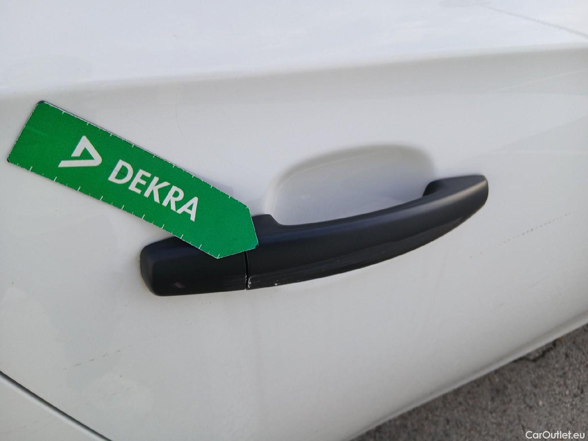  Opel  Corsa OPEL  / 2014 / 5P / berlina con portón 1.4 Expression 55kW (75CV) #31