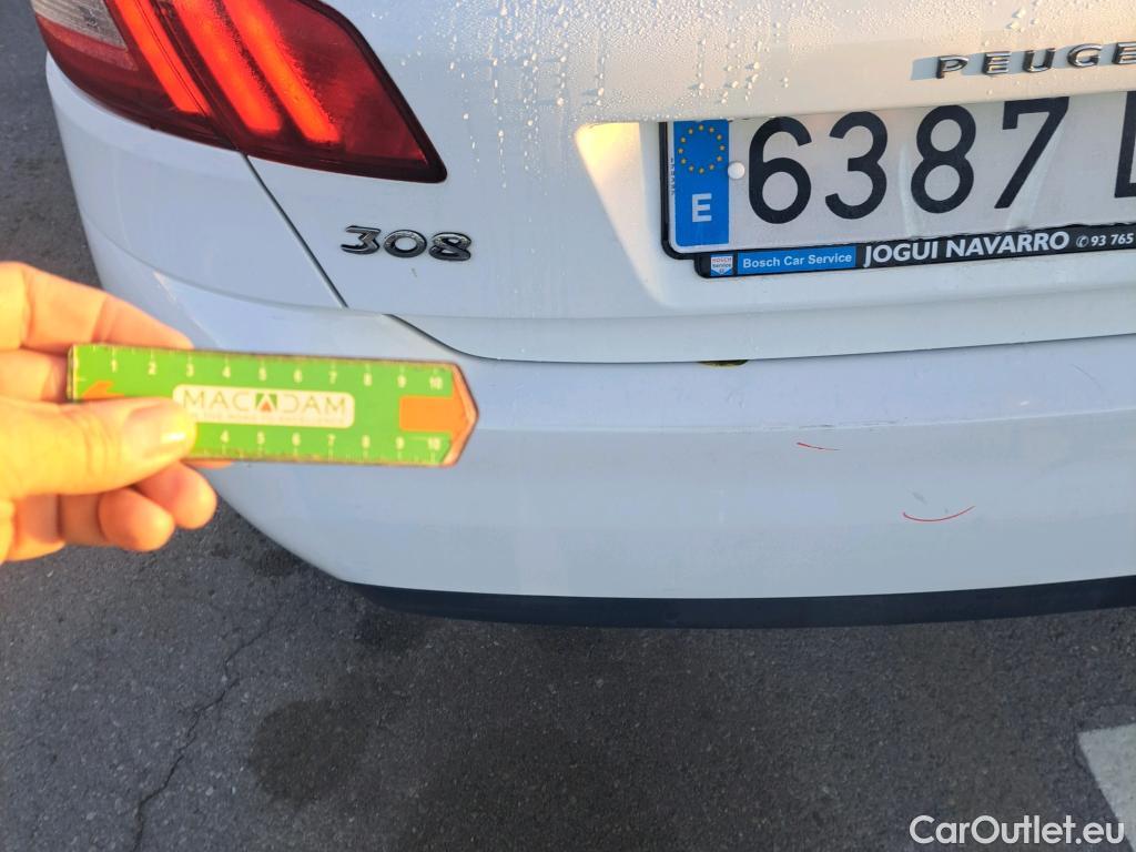  Peugeot  308 PEUGEOT  / 2017 / 5P / berlina con portón 5p Active Pack BlueHDi 130 S&S #19