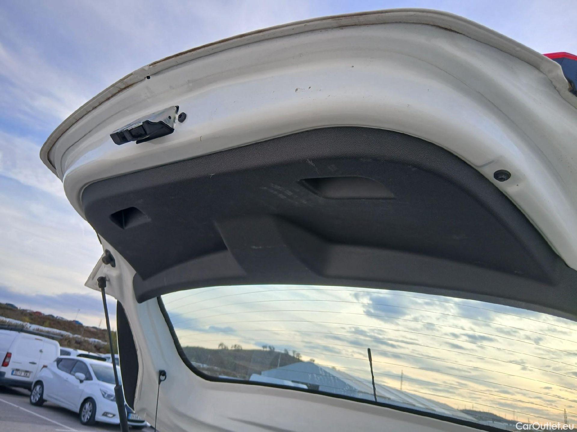  Opel  Corsa OPEL  / 2014 / 5P / berlina con portón 1.4 Expression 55kW (75CV) #26