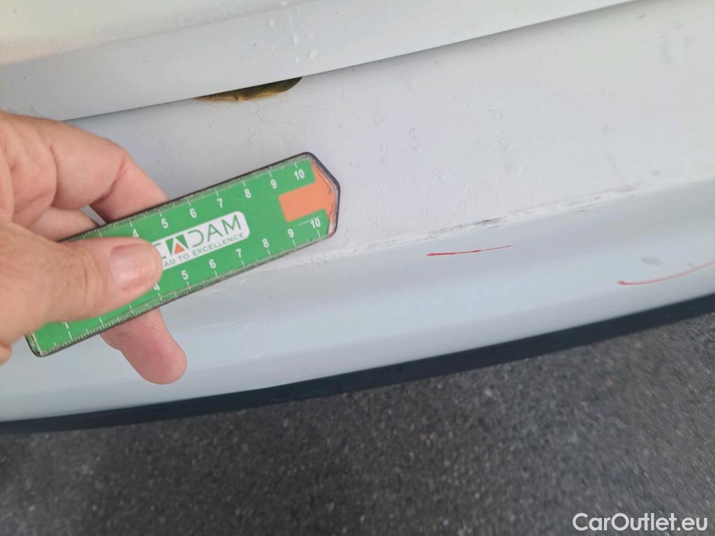  Peugeot  308 PEUGEOT  / 2017 / 5P / berlina con portón 5p Active Pack BlueHDi 130 S&S #20