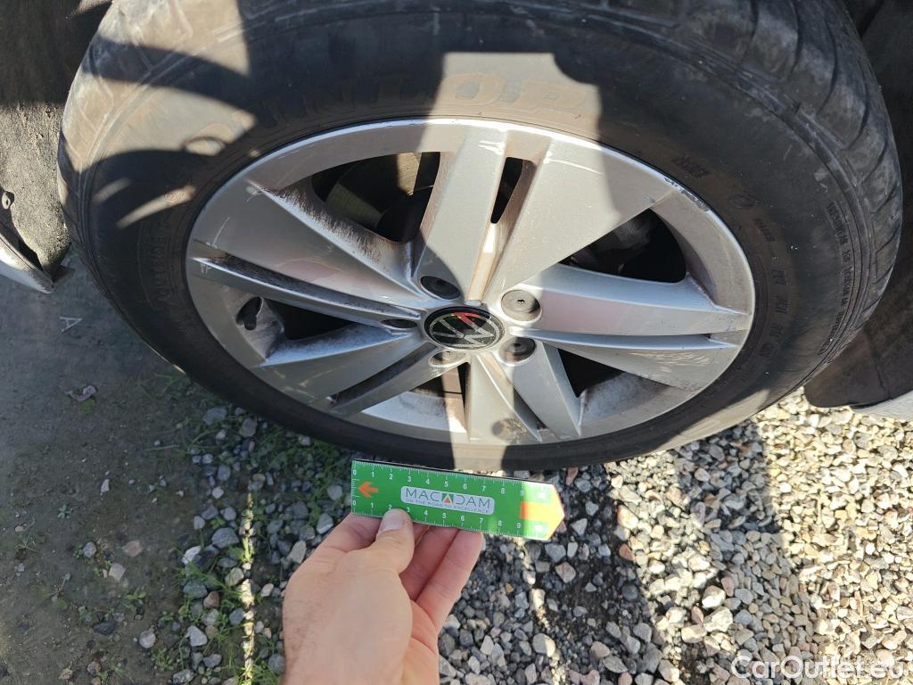  Volkswagen  Golf  VOLKSWAGEN / 2020 / 5P / berlina con portón Life 1.0 eTSI 81kW (110CV) DSG #4