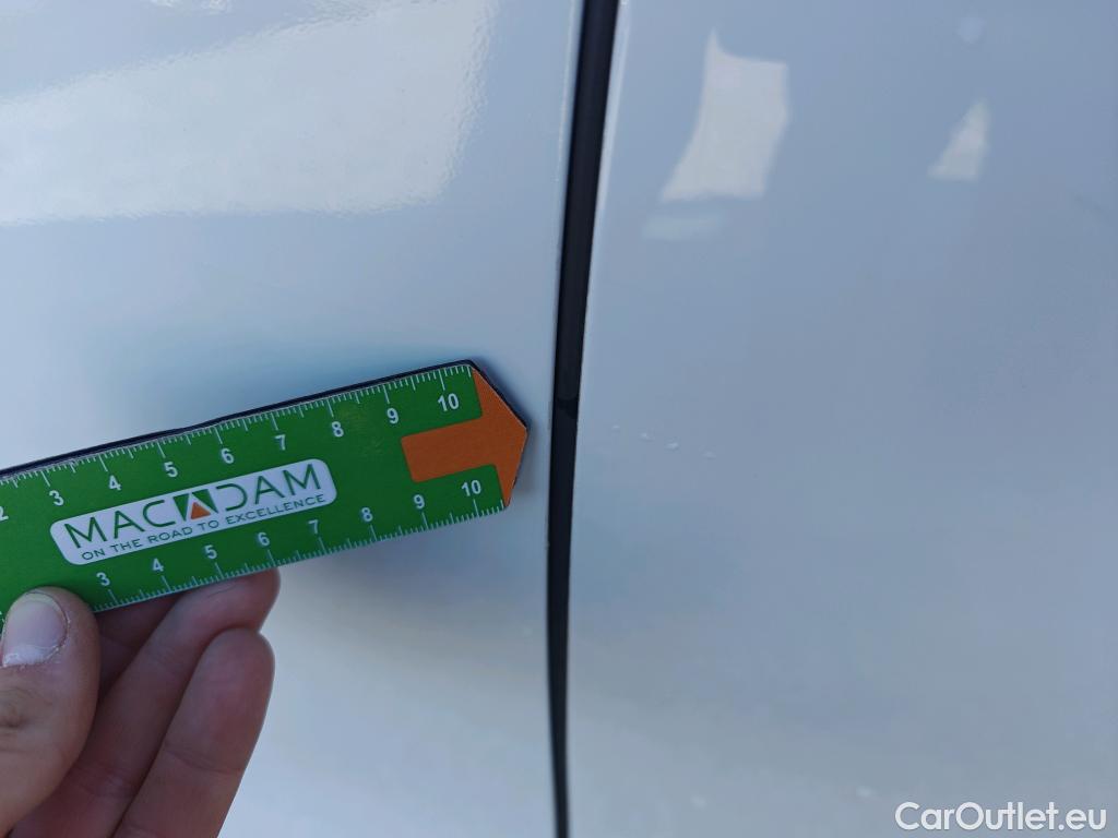  Volkswagen  Golf  VOLKSWAGEN / 2020 / 5P / berlina con portón Life 1.0 eTSI 81kW (110CV) DSG #24