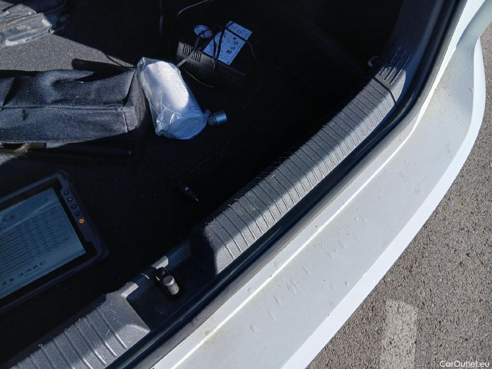  Volkswagen  Golf  VOLKSWAGEN / 2020 / 5P / berlina con portón 2.0 TDI 85kW (115CV) #21