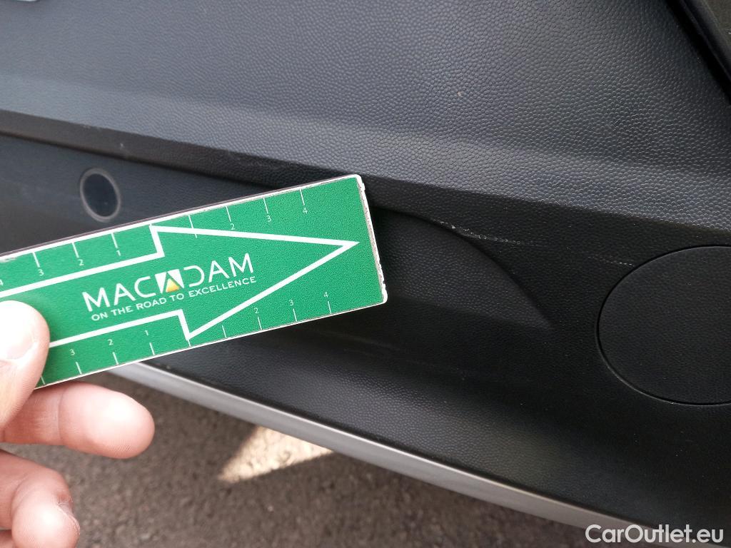  Volkswagen  T-ROC VOLKSWAGEN  / 2017 / 5P / todoterreno Advance 2.0 TDI 110kW (150CV) DSG (AC2) #33