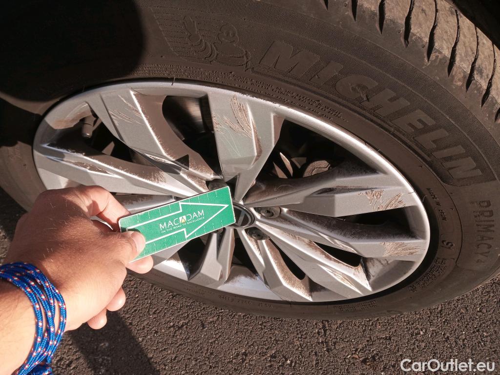  Volkswagen  T-ROC VOLKSWAGEN  / 2017 / 5P / todoterreno Advance 2.0 TDI 110kW (150CV) DSG (AC2) #5