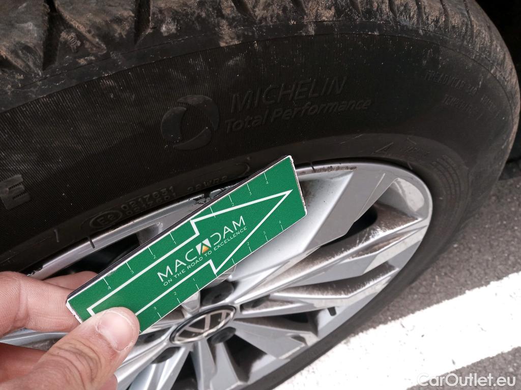  Volkswagen  T-ROC VOLKSWAGEN  / 2017 / 5P / todoterreno Advance 2.0 TDI 110kW (150CV) DSG (AC2) #27