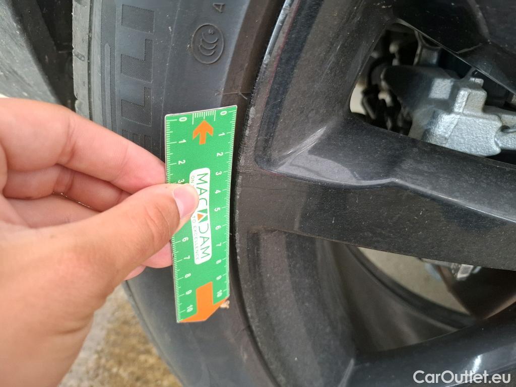  Jaguar  E-PACE JAGUAR  / 2017 / 5P / SUV P300e PHEV BVA AWD R-Dynamic S / VO RECONDITIONNE - PHOTOS AVANT RECONDITIONNEMENT #13