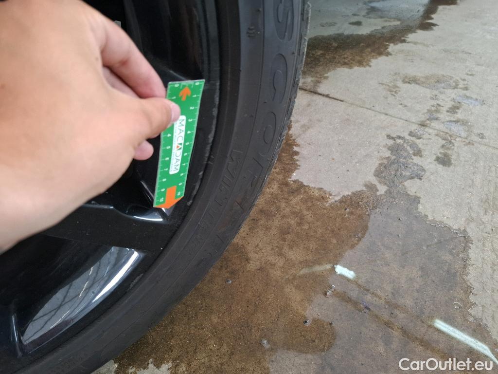  Jaguar  E-PACE JAGUAR  / 2017 / 5P / SUV P300e PHEV BVA AWD R-Dynamic S / VO RECONDITIONNE - PHOTOS AVANT RECONDITIONNEMENT #10