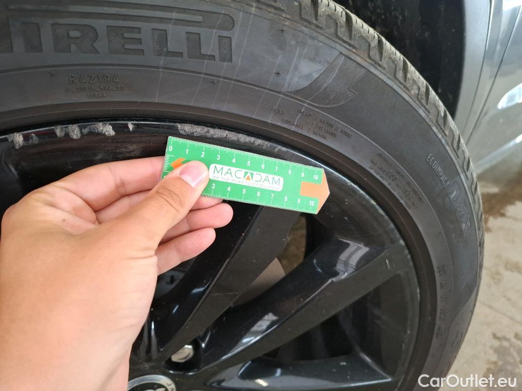  Jaguar  E-PACE JAGUAR  / 2017 / 5P / SUV P300e PHEV BVA AWD R-Dynamic S / VO RECONDITIONNE - PHOTOS AVANT RECONDITIONNEMENT #8