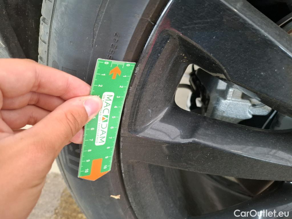  Jaguar  E-PACE JAGUAR  / 2017 / 5P / SUV P300e PHEV BVA AWD R-Dynamic S / VO RECONDITIONNE - PHOTOS AVANT RECONDITIONNEMENT #14