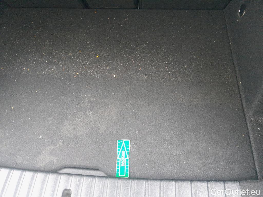  Bmw  Serie 1 BMW  / 2019 / 5P / berlina con portón 118i #14