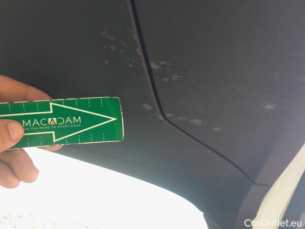  Bmw  Serie 1 BMW  / 2019 / 5P / berlina con portón 118i #25