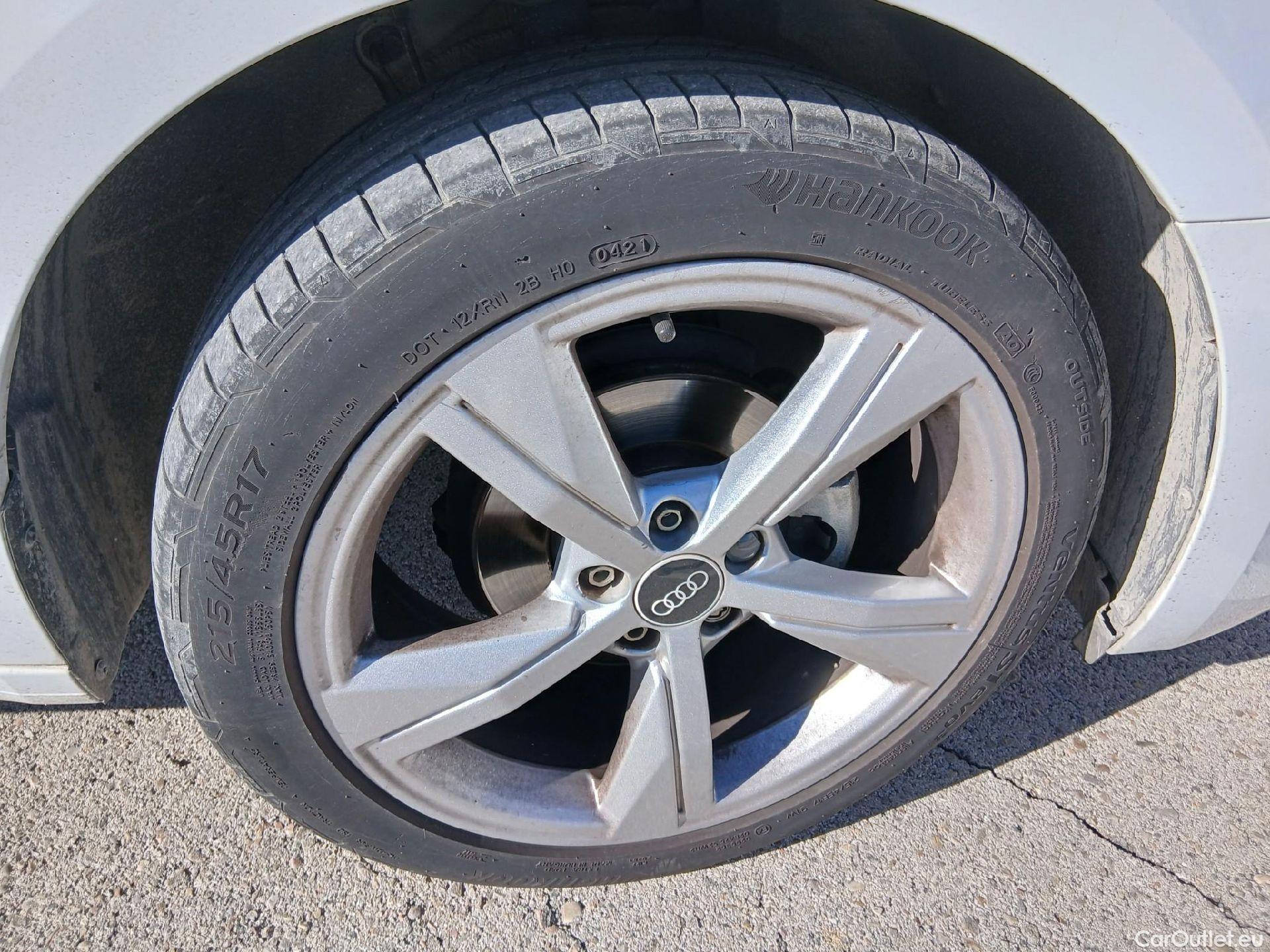  Audi  A1 Sportback AUDI A1 / 2018 / 5P / berlina con portón Sportback Advanced 25 TFSI 70kW (95CV) #2