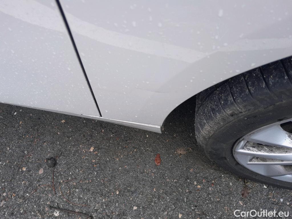  Bmw  Serie 1 BMW  / 2019 / 5P / berlina con portón 118i #16