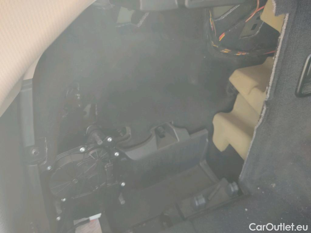  Bmw  Serie 3 BMW  5p 6G familiar 318d Touring #15