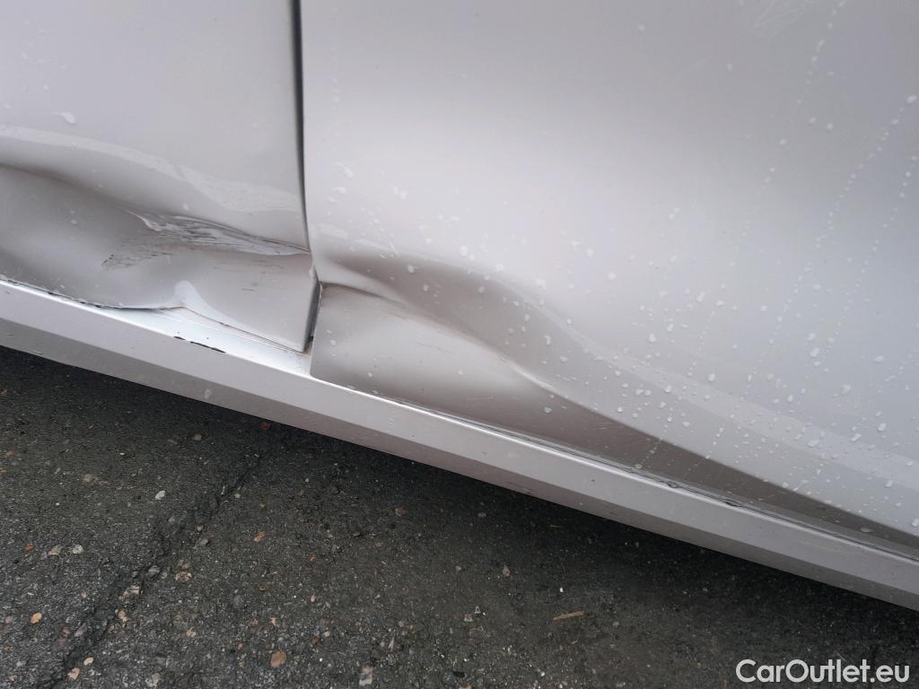  Bmw  Serie 1 BMW  / 2019 / 5P / berlina con portón 118i #9