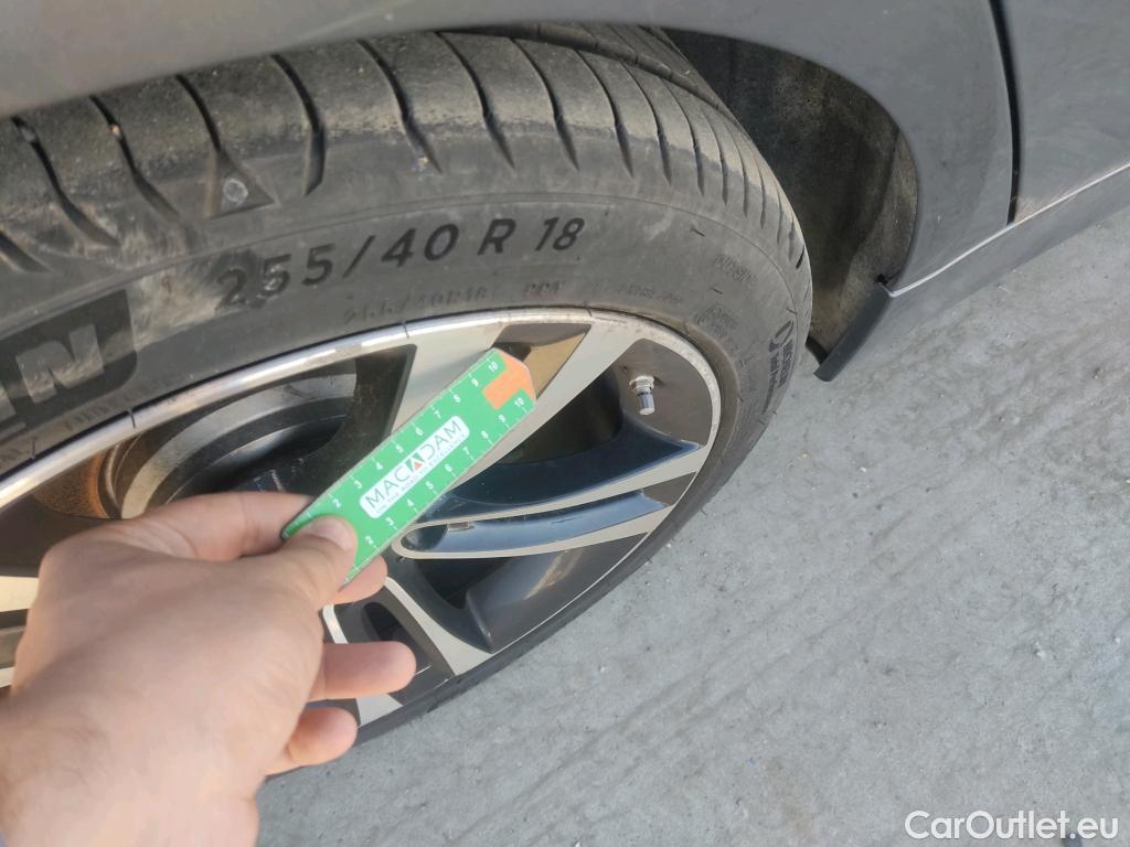  Bmw  Serie 3 BMW  5p 6G familiar 318d Touring #10