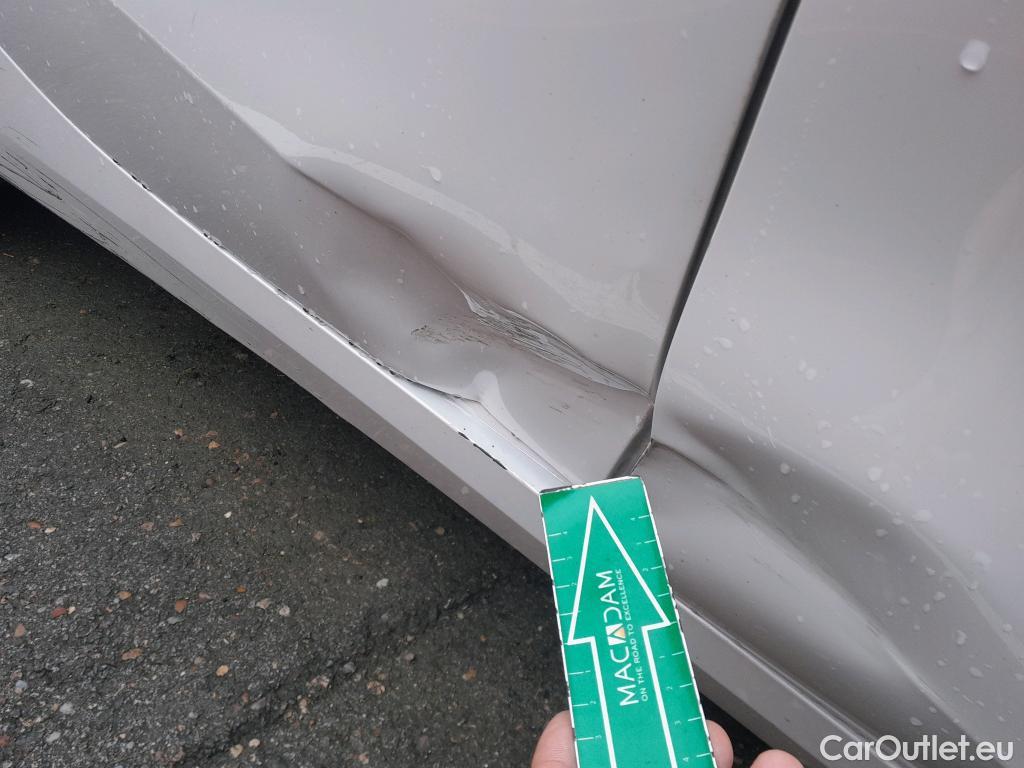  Bmw  Serie 1 BMW  / 2019 / 5P / berlina con portón 118i #8