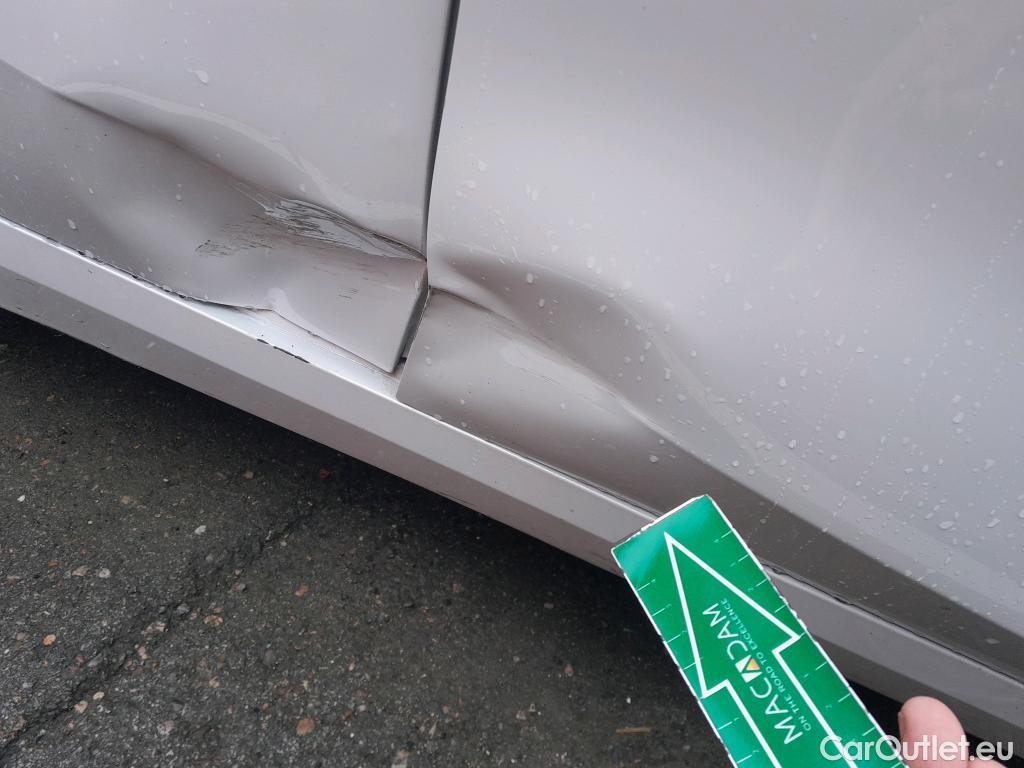  Bmw  Serie 1 BMW  / 2019 / 5P / berlina con portón 118i #10