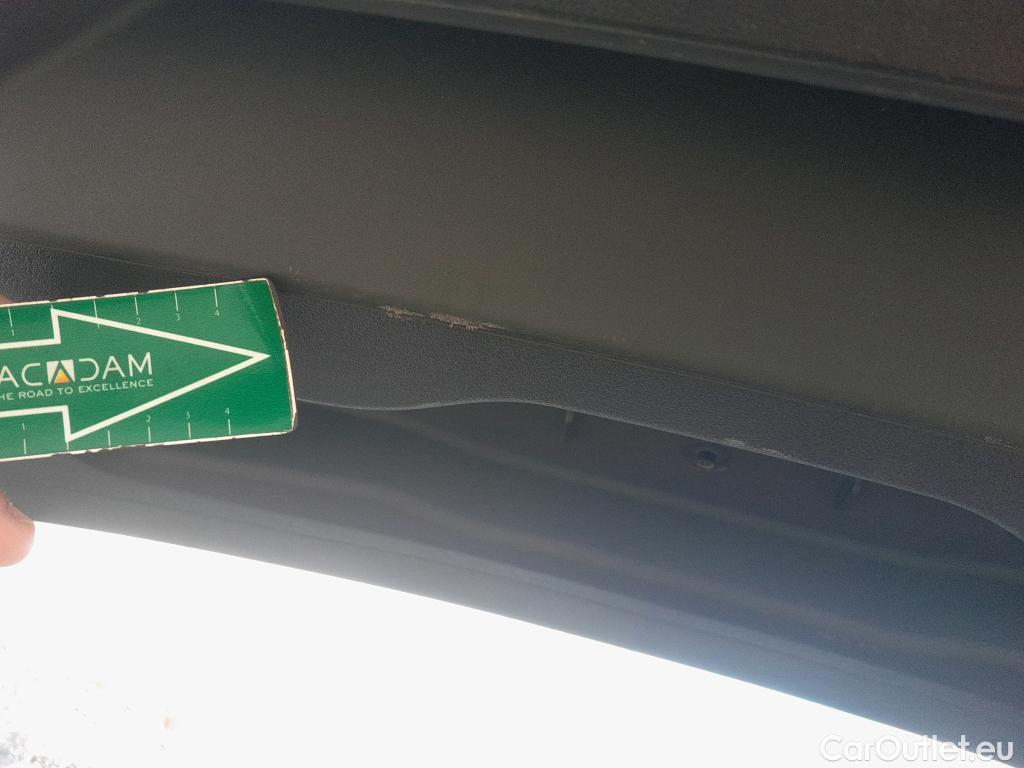  Bmw  Serie 1 BMW  / 2019 / 5P / berlina con portón 118i #24