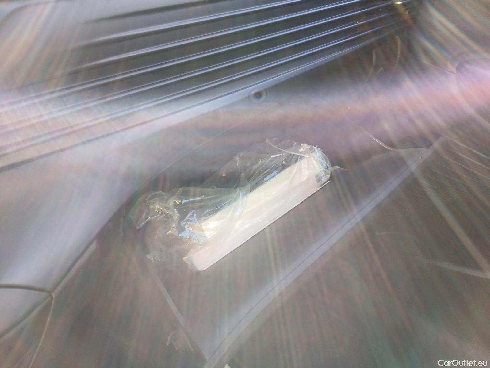  Hyundai  i20 HYUNDAI  / 2020 / 5P / berlina con portón 1.2 MPI SLX #2