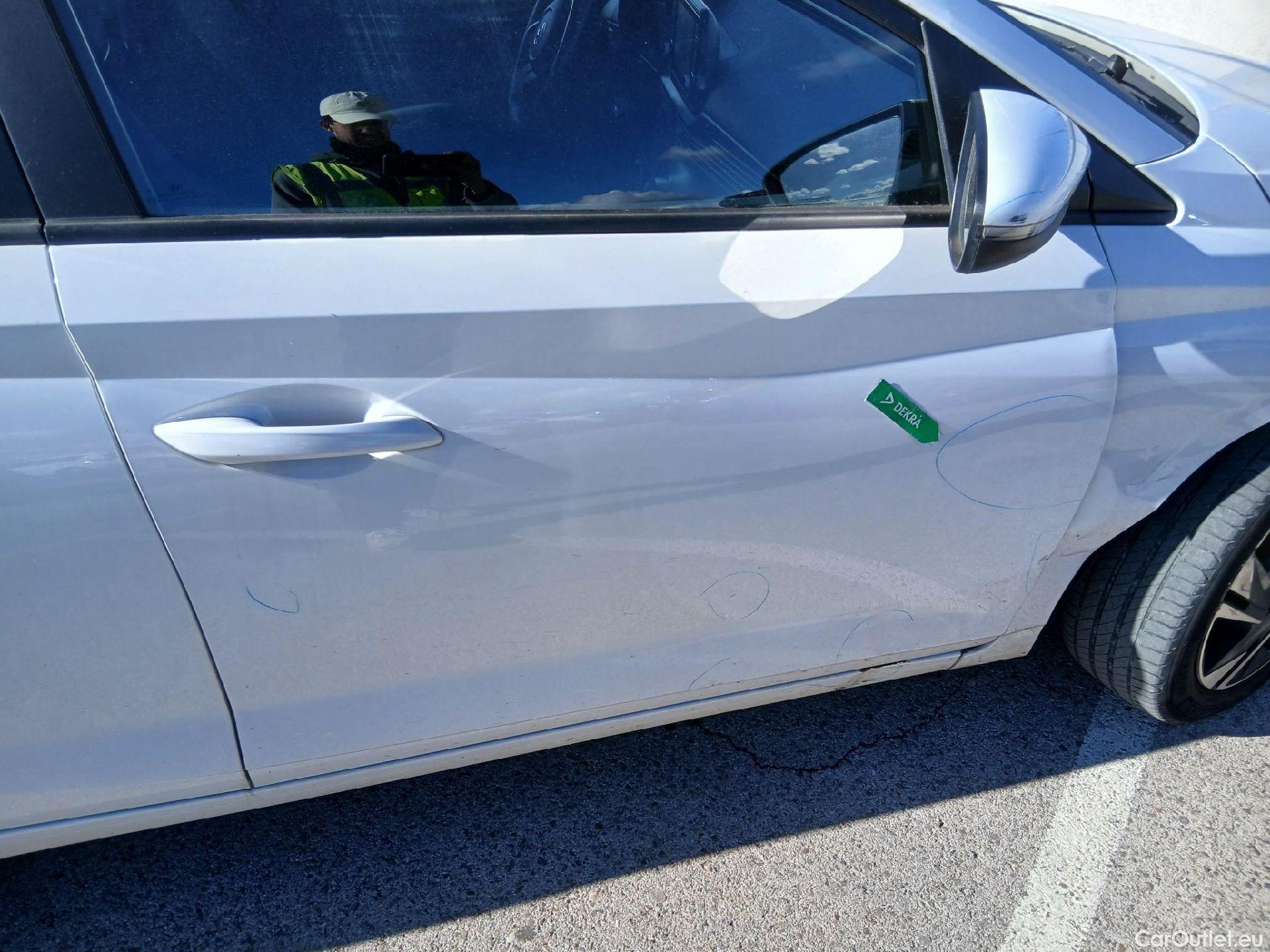  Hyundai  i20 HYUNDAI  / 2020 / 5P / berlina con portón 1.2 MPI SLX #41