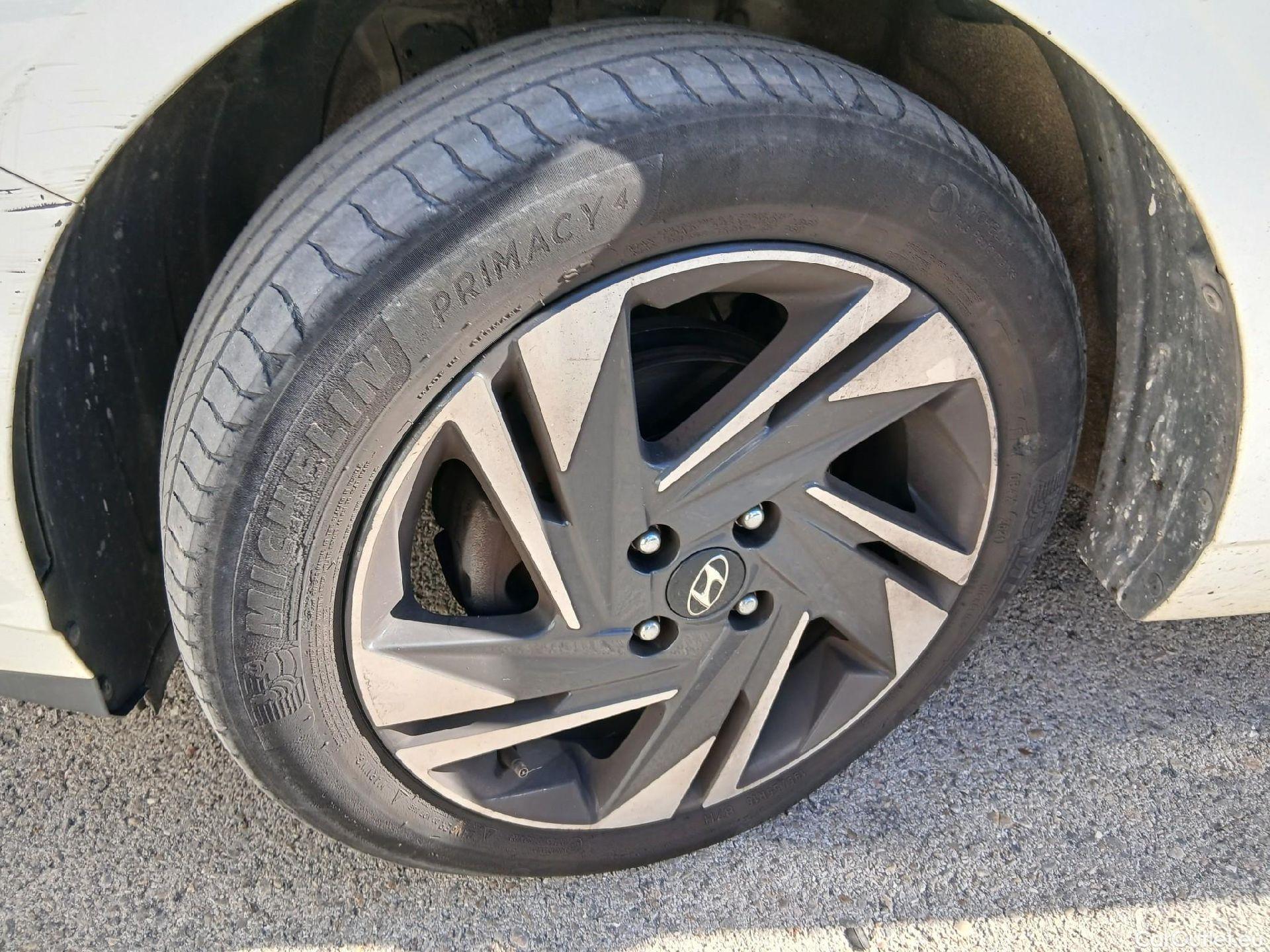  Hyundai  i20 HYUNDAI  / 2020 / 5P / berlina con portón 1.2 MPI SLX #4