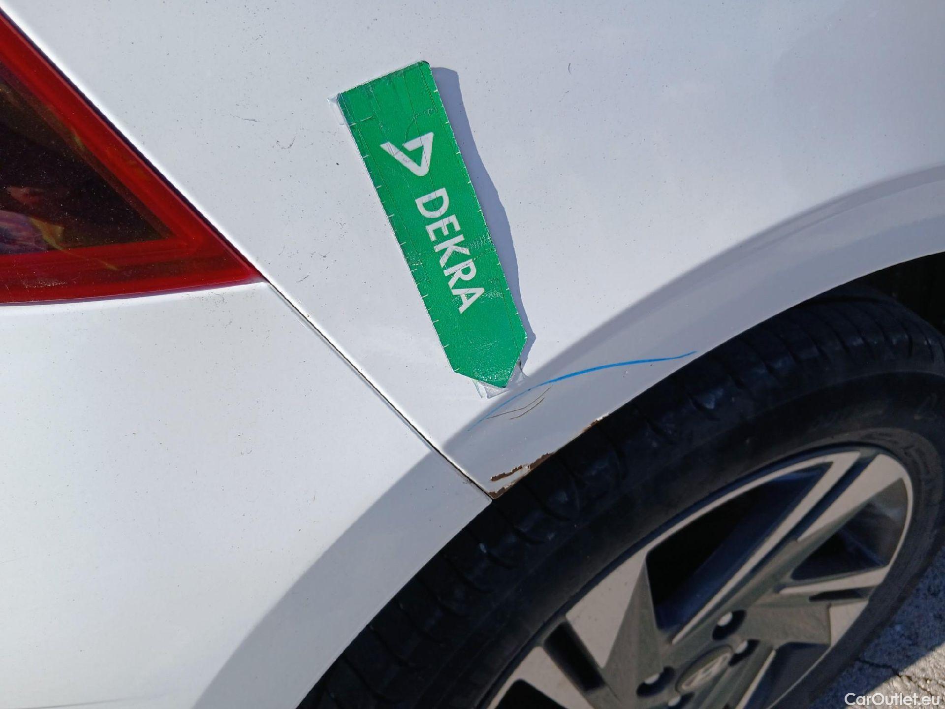  Hyundai  i20 HYUNDAI  / 2020 / 5P / berlina con portón 1.2 MPI SLX #34