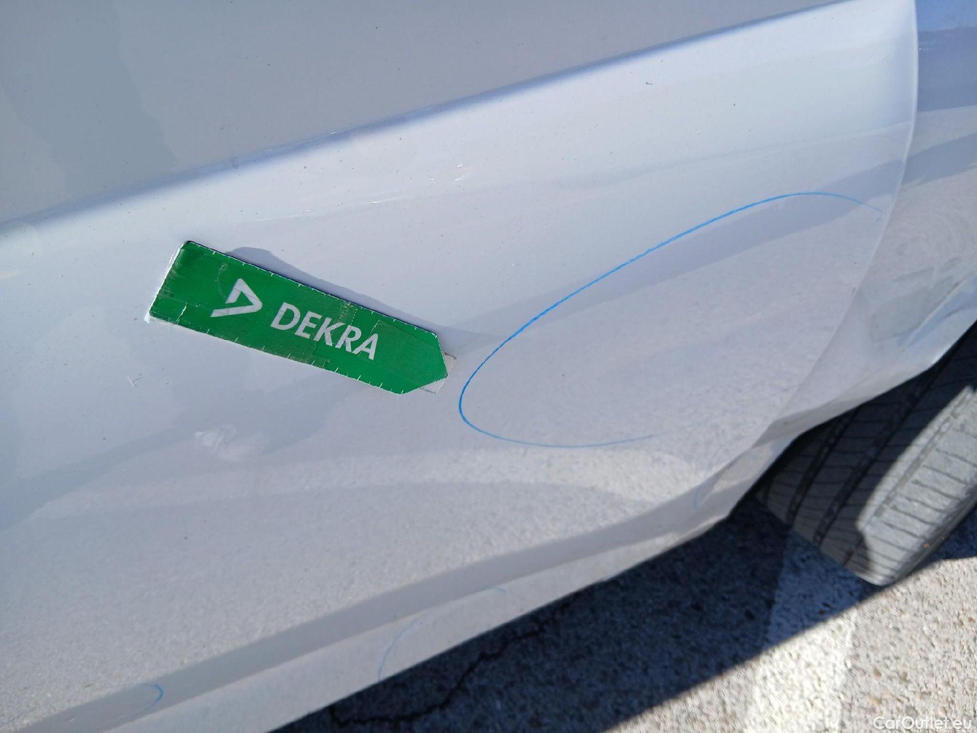  Hyundai  i20 HYUNDAI  / 2020 / 5P / berlina con portón 1.2 MPI SLX #40