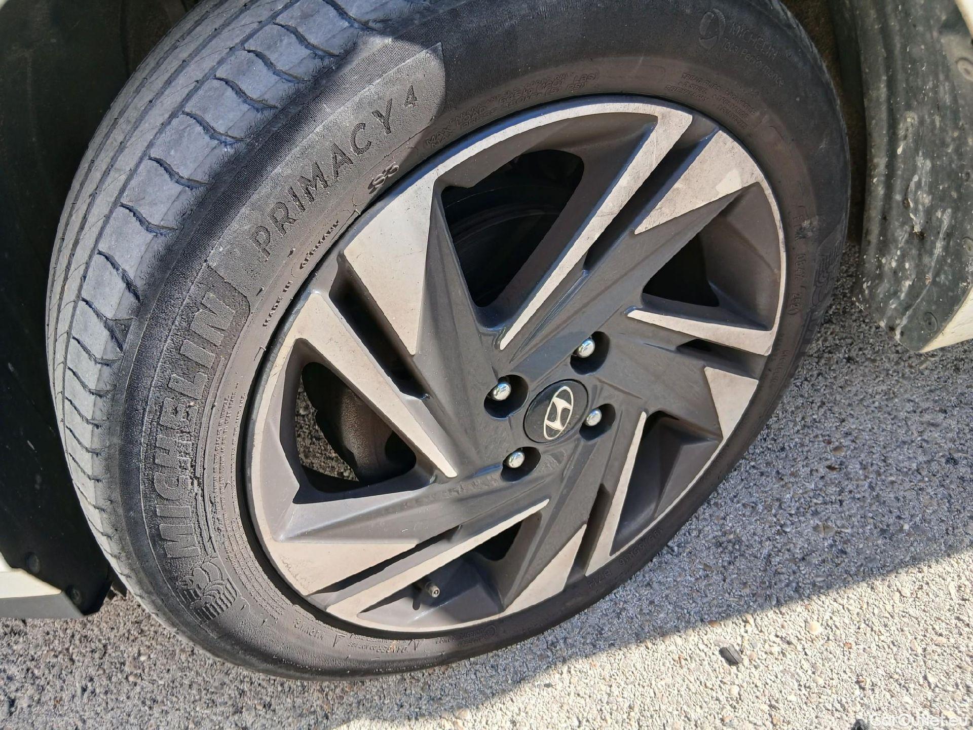  Hyundai  i20 HYUNDAI  / 2020 / 5P / berlina con portón 1.2 MPI SLX #17